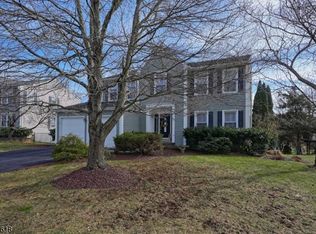 29 Tuscarora Trl, Branchburg, NJ 08876