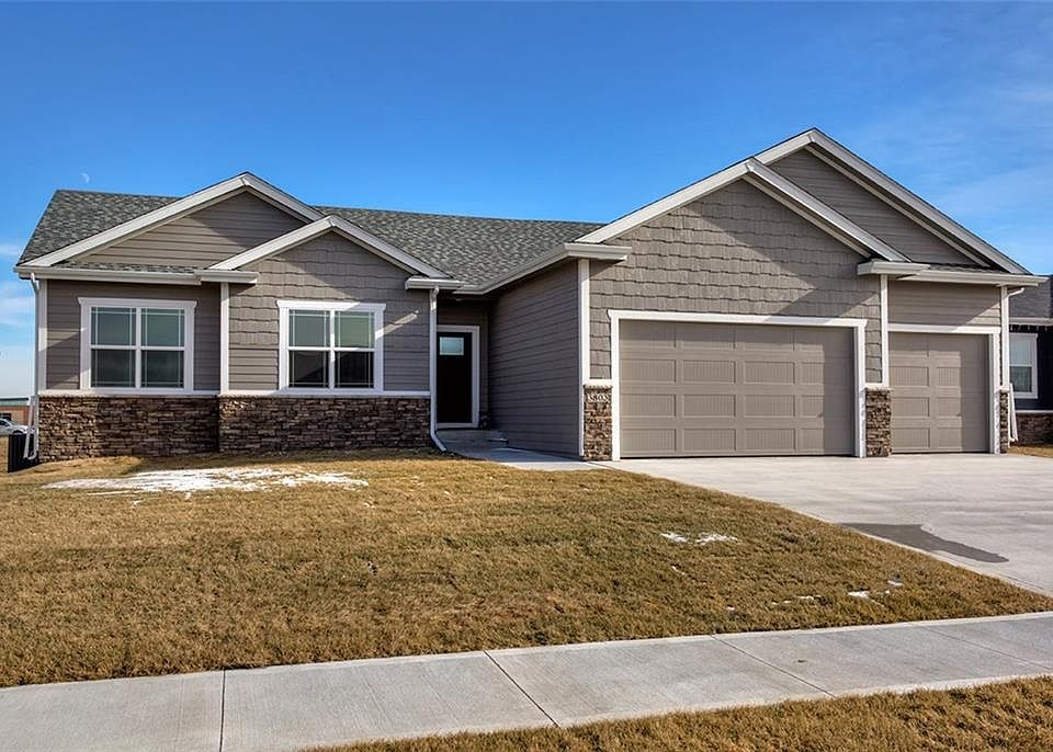 1st image of 3803 NW Applewood Ct