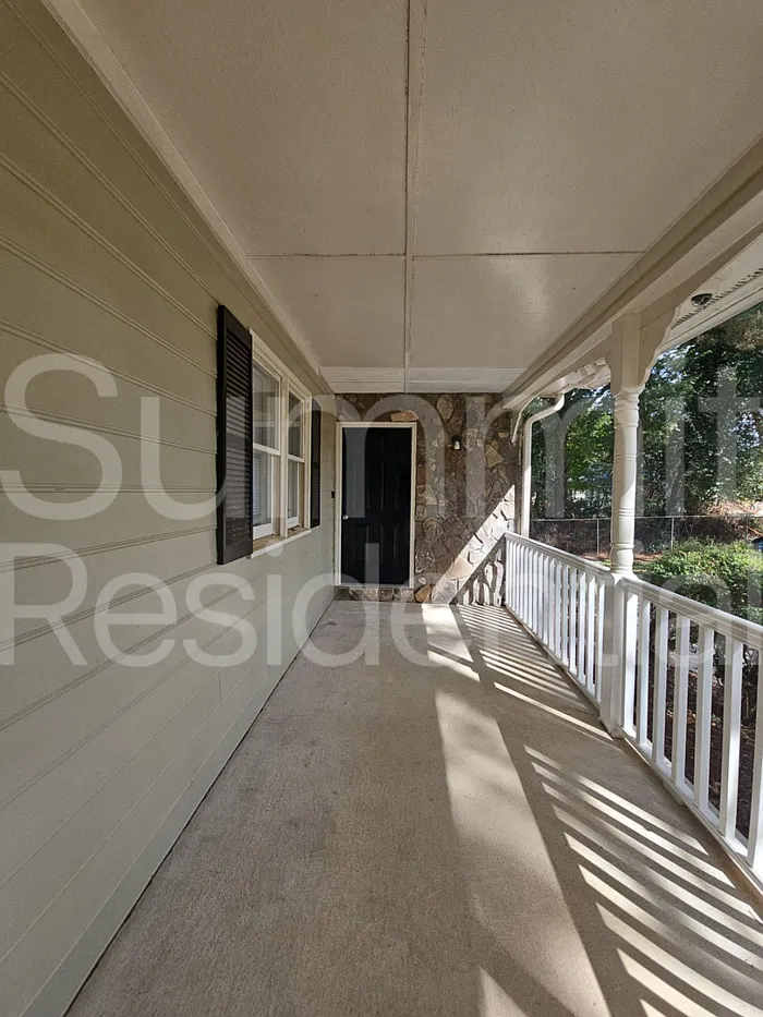3 bed, 2.0 bath, 1328 sqft, $1,595 — Photo 2