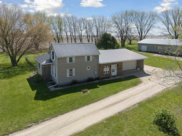 2008 170th St, Manchester, IA 52057
