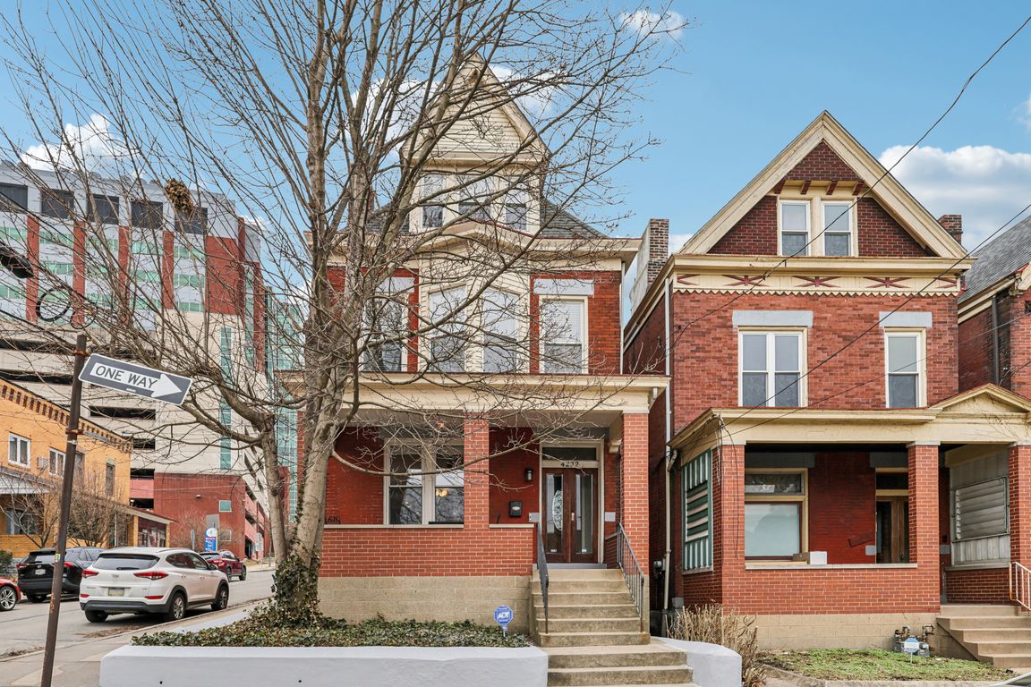 Sherrod St-S0303-001.jpg