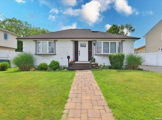191 Nassau Ln, Island Park, NY 11558