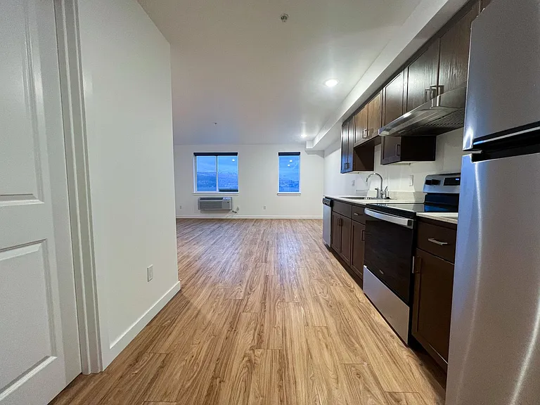 Leeward Apartments — Photo 22
