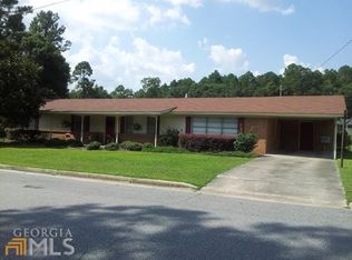 809 Womble St, Claxton, GA 30417