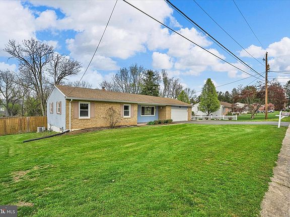 3rd image of 4330 Pinewood Ln