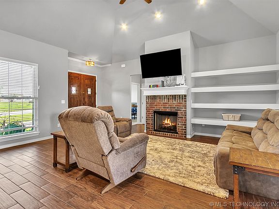 2nd image of 516 W 12th Ave