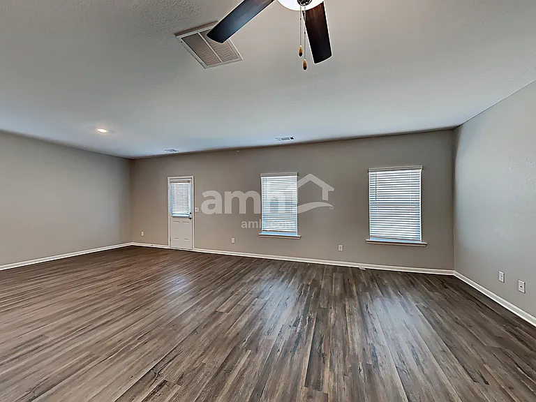 415 Vermeer Ct — Photo 8