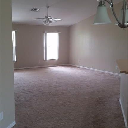 4th image of 4229 NE 20th Pl