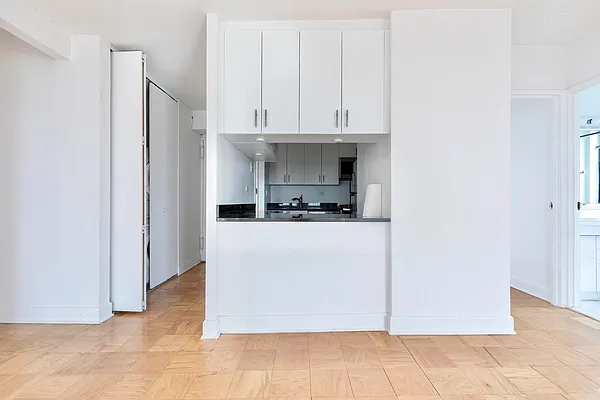 Rented by Manhattan Realty Group | media 23