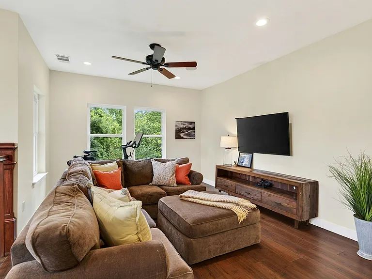 2204 Bryce Ln — Photo 24