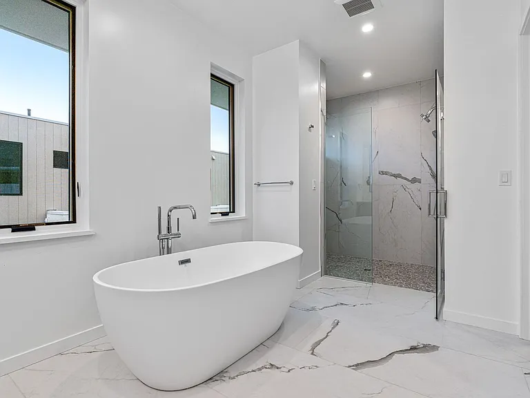2155 Vine Ave — Photo 16