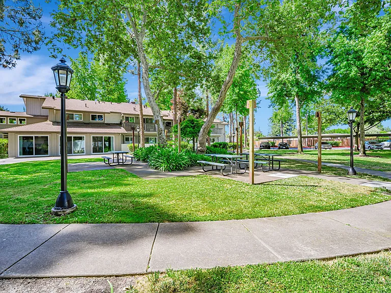 Country Club Village — Photo 22
