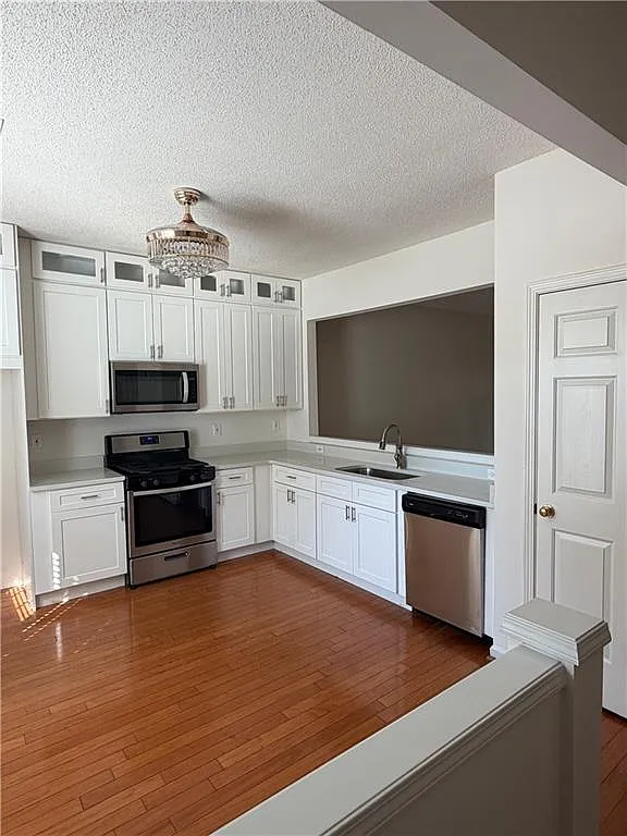3 bed, 2.5 bath, 1370 sqft, $2,000 — Photo 1