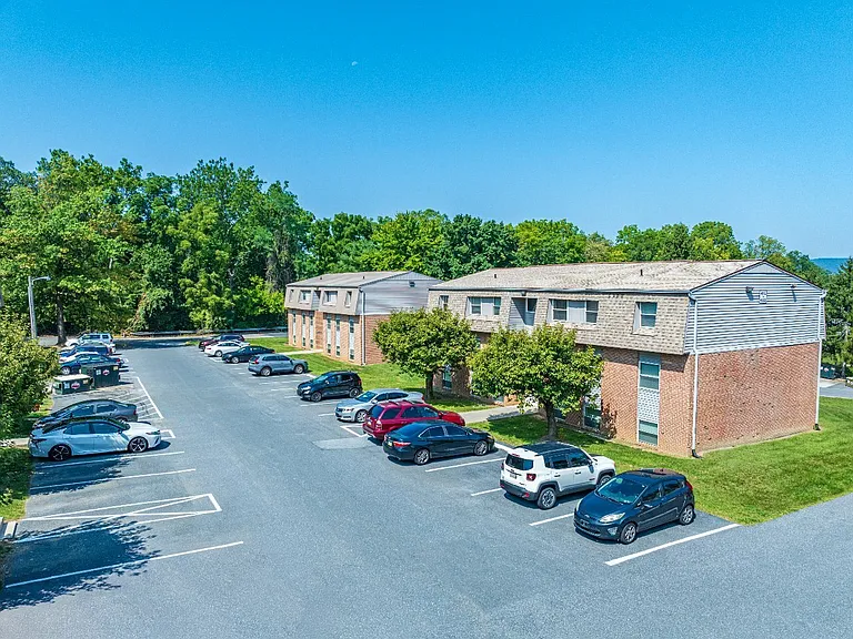 Colonial Glen — Photo 17