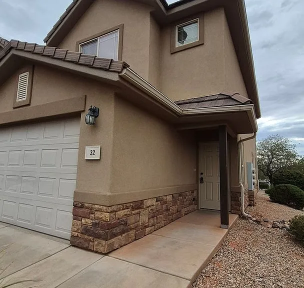 1000 E Bluffview Dr #32 — Photo 2