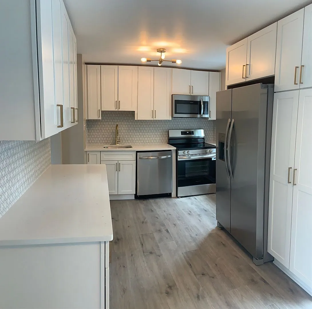 Beautiful 4-Bedroom Townhome for Rent in Desirable Cranberry Township! — Photo 1