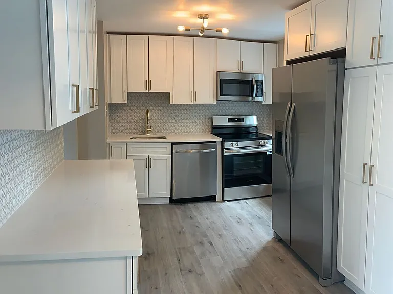 203 Parkwood Dr — Photo 1