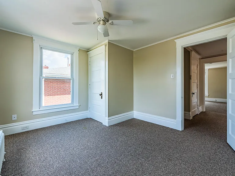 530 Foster St — Photo 2