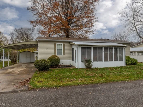 8 Maple Dr, Olmsted Falls, OH 44138