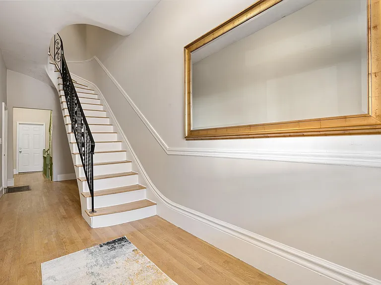 16 Hawthorne St #1 — Photo 15