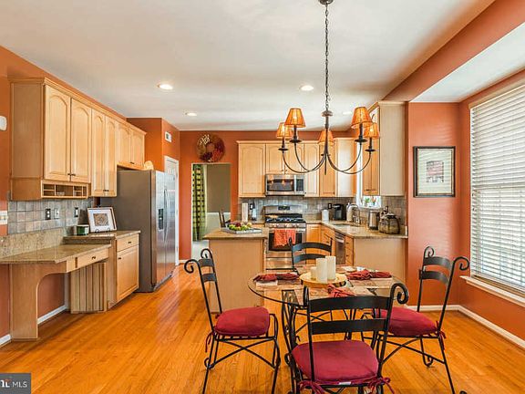 5th image of 8213 Kerfoot Dr