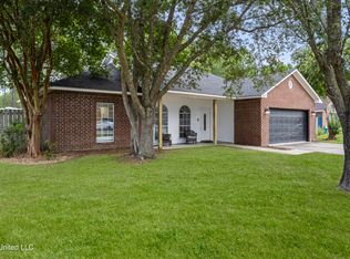 6813 Pinehurst Dr, Ocean Springs, MS 39564