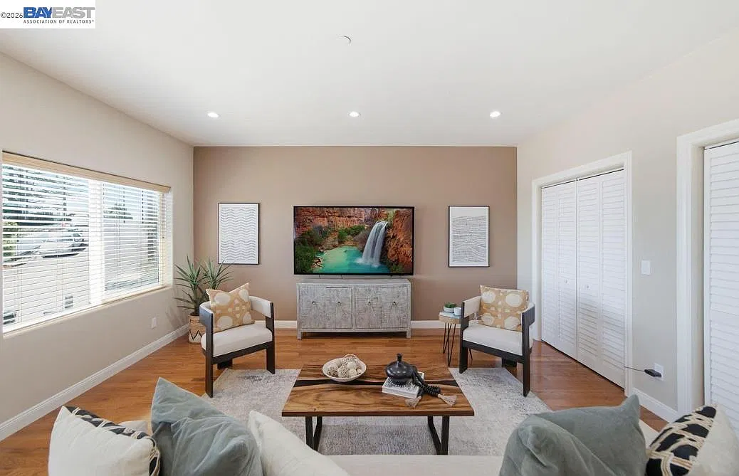 4 bed, 1720 sqft, $4,500 — Photo 3