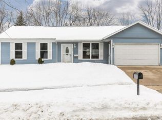 624 Concord Ln NW, Cedar Rapids, IA 52405