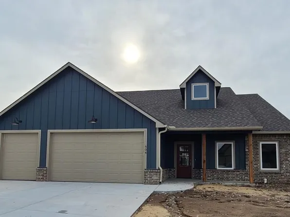 604 Mackenzie Ct, McPherson, KS 67460