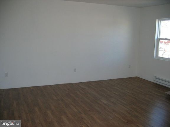 4th image of 738 Race St #B