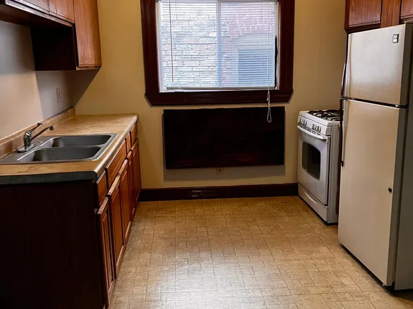 2225 S Kinnickinnic Ave #2, Milwaukee, WI 53207
