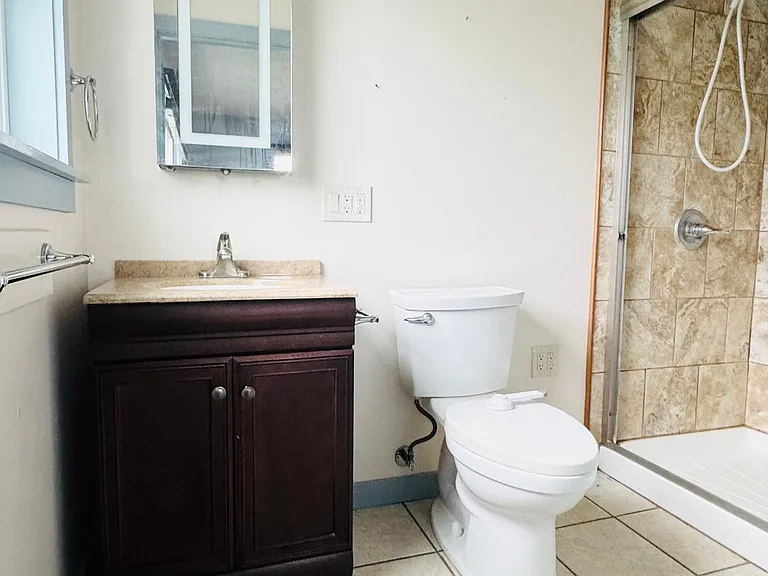 1510 E Harris Ave — Photo 17