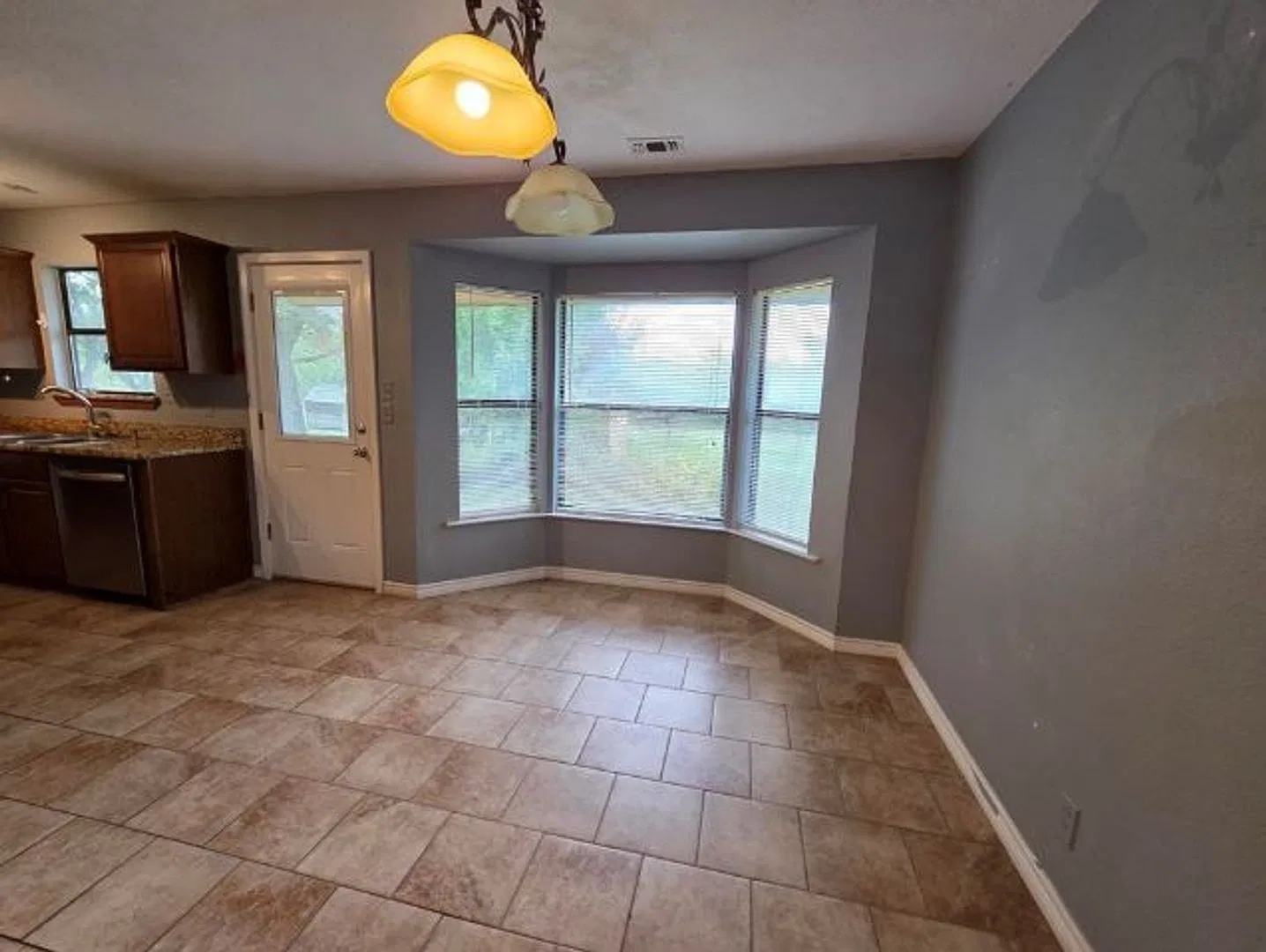For Lease!! — Photo 4