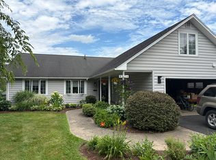 4574 Canterbury Dr, Mayville, NY 14757