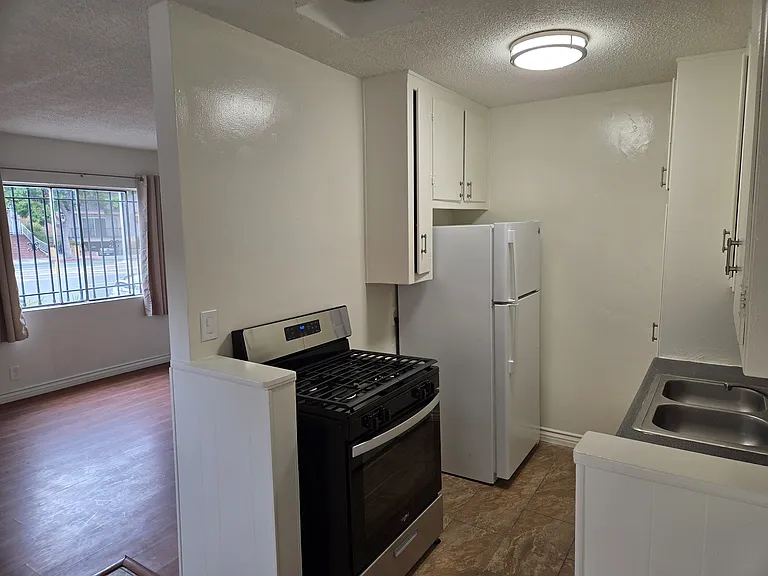 1421 Venice Blvd #1 — Photo 7