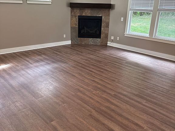 3rd image of 2990 Creekside Ct
