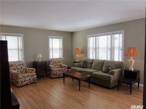 3rd image of 507 Greengrove Ave