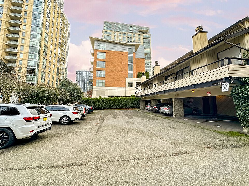 1st image of 1065 108th Ave NE APT 1