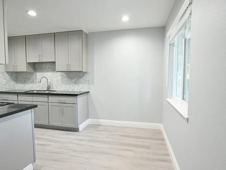 Hamilton Plaza Apartments — Photo 3