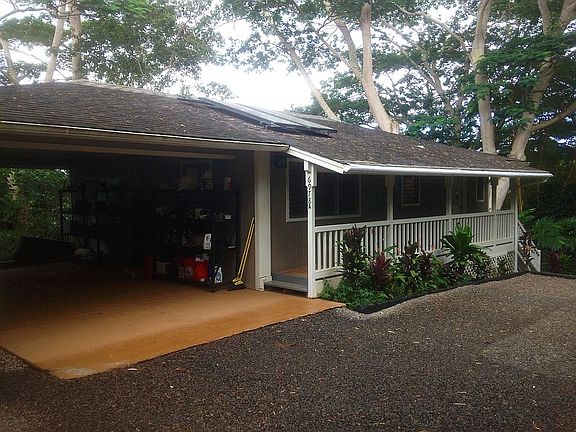 Carport /washer/dryer area