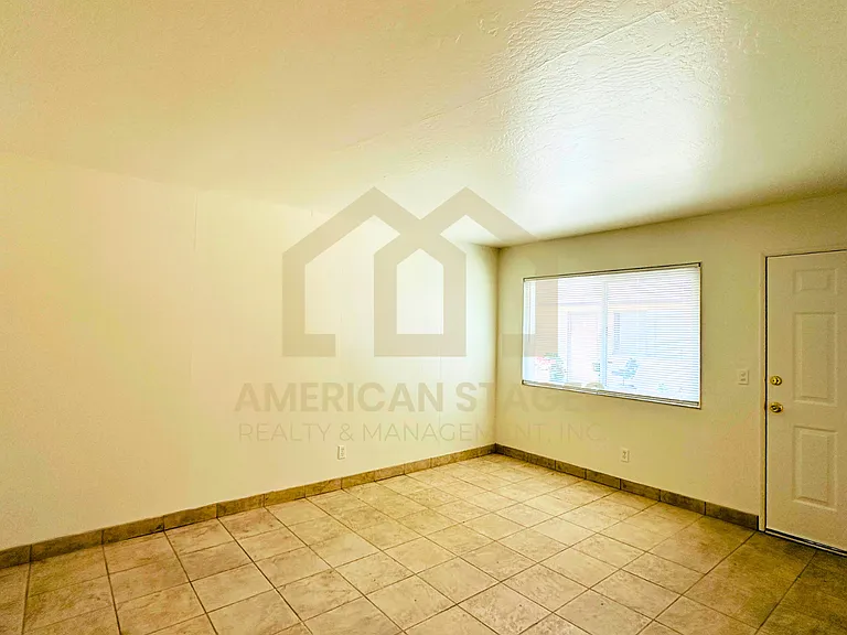 525 N South St #B — Photo 2