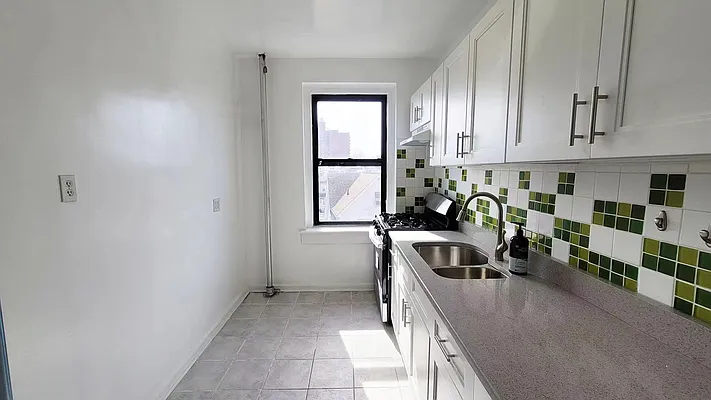 Rented by Chase Global Realty Corp | media 1