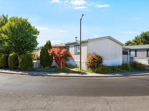 2552 Thorn Oak Dr Spc 24, Medford, OR 97501