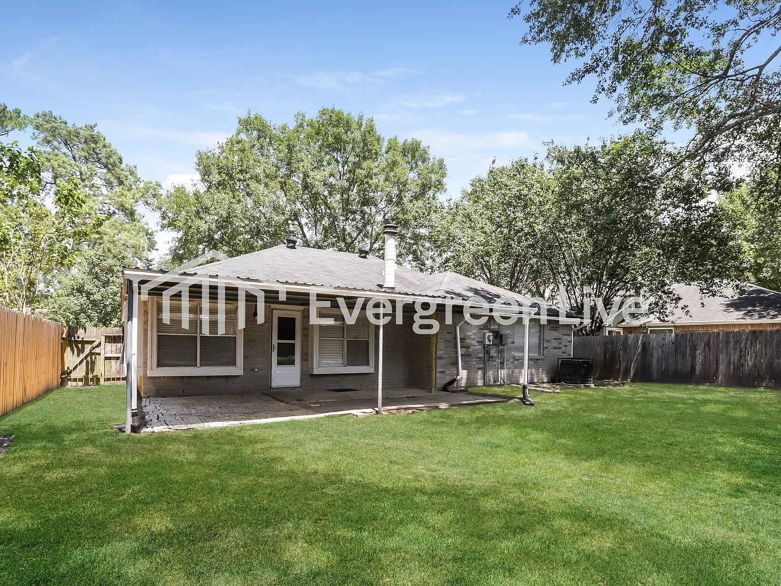 3 bed, 2.0 bath, 1276 sqft, $1,745 — Photo 2