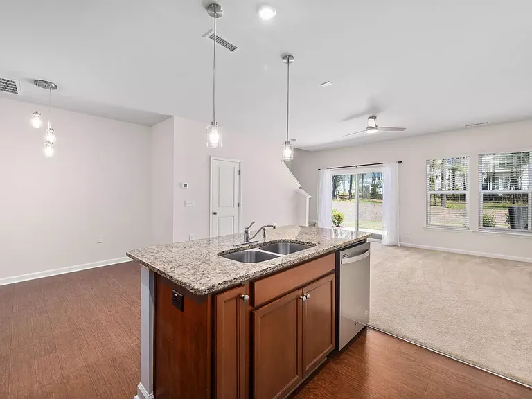 1020 Sycaten St — Photo 4