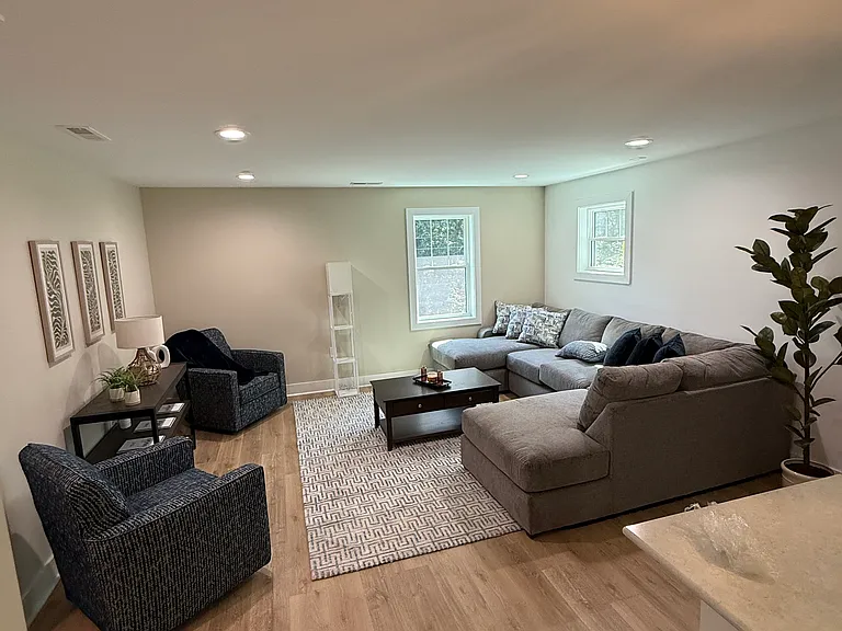 5513 Blackwell St — Photo 4