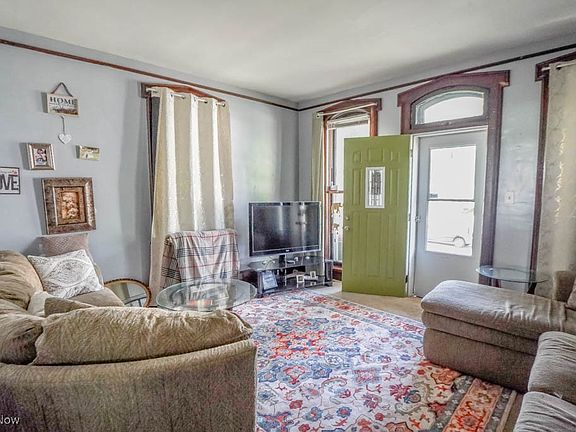 5th image of 412 N Mill St