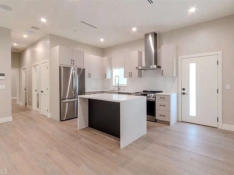 2941 Mary St #2 — Photo 3