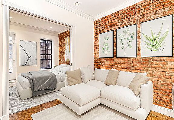 2nd image of 610 E 9th St APT 2