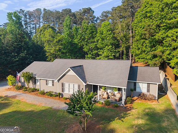 3rd image of 2777 Chickadee Dr